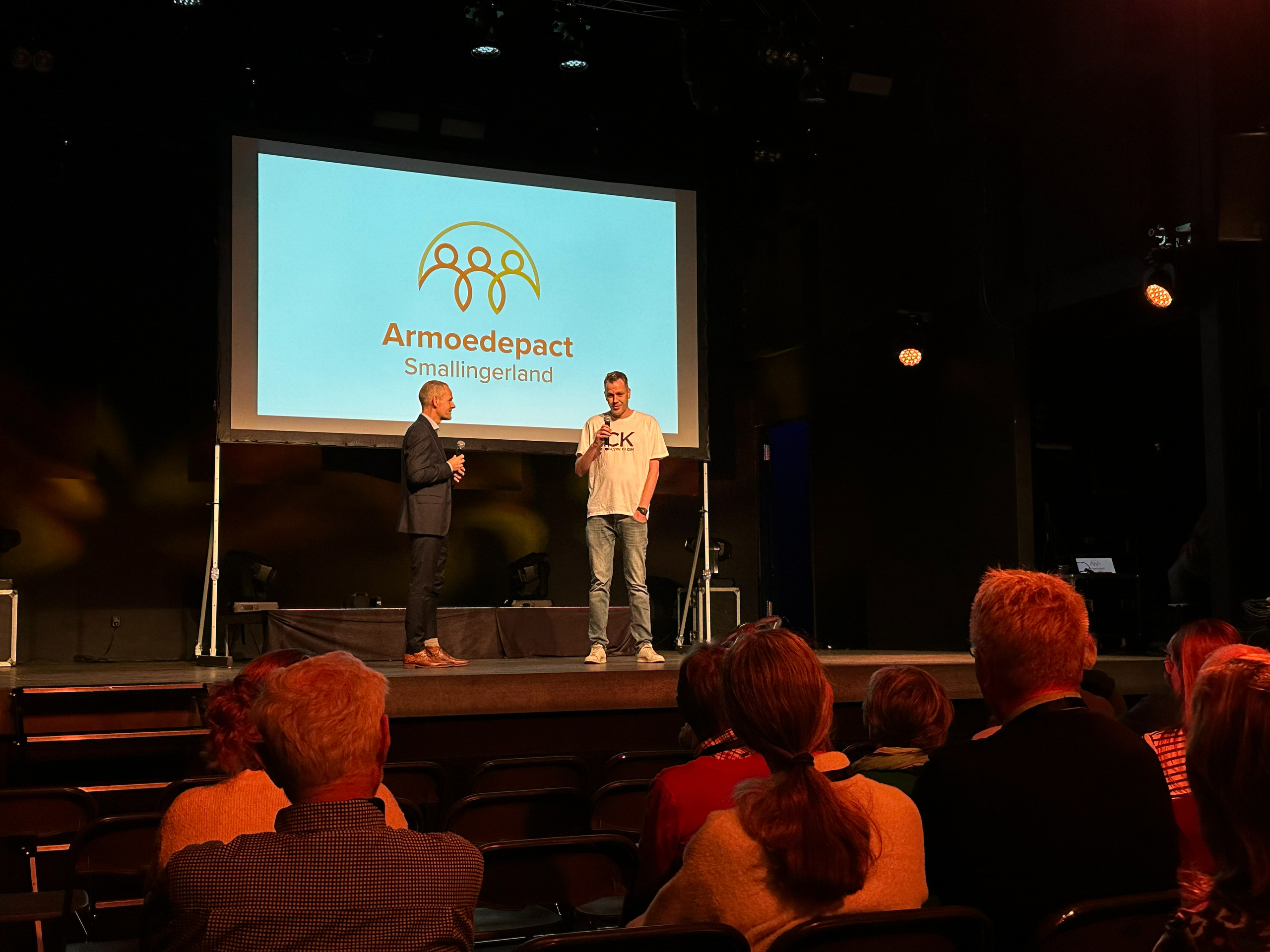 Ervaringsdeskundige André in gesprek met wethouder Pieter van der Zwan vlak na de officiële lancering van de website.